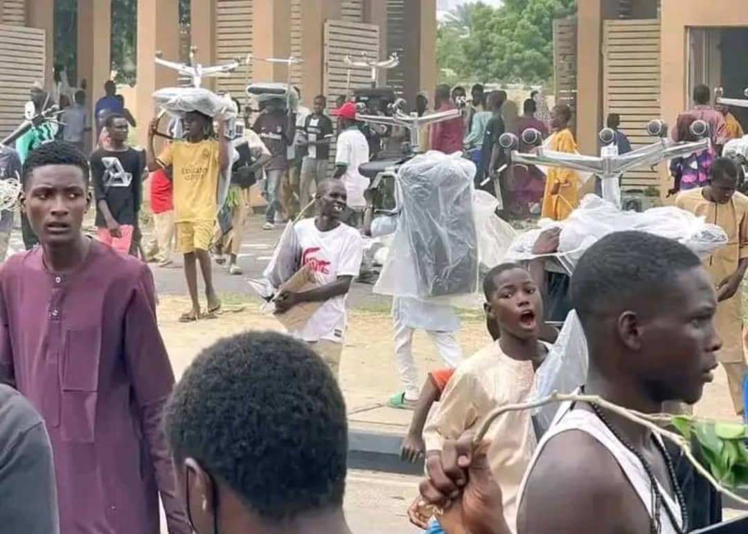 Protesters-loot-in-Kano.jpg